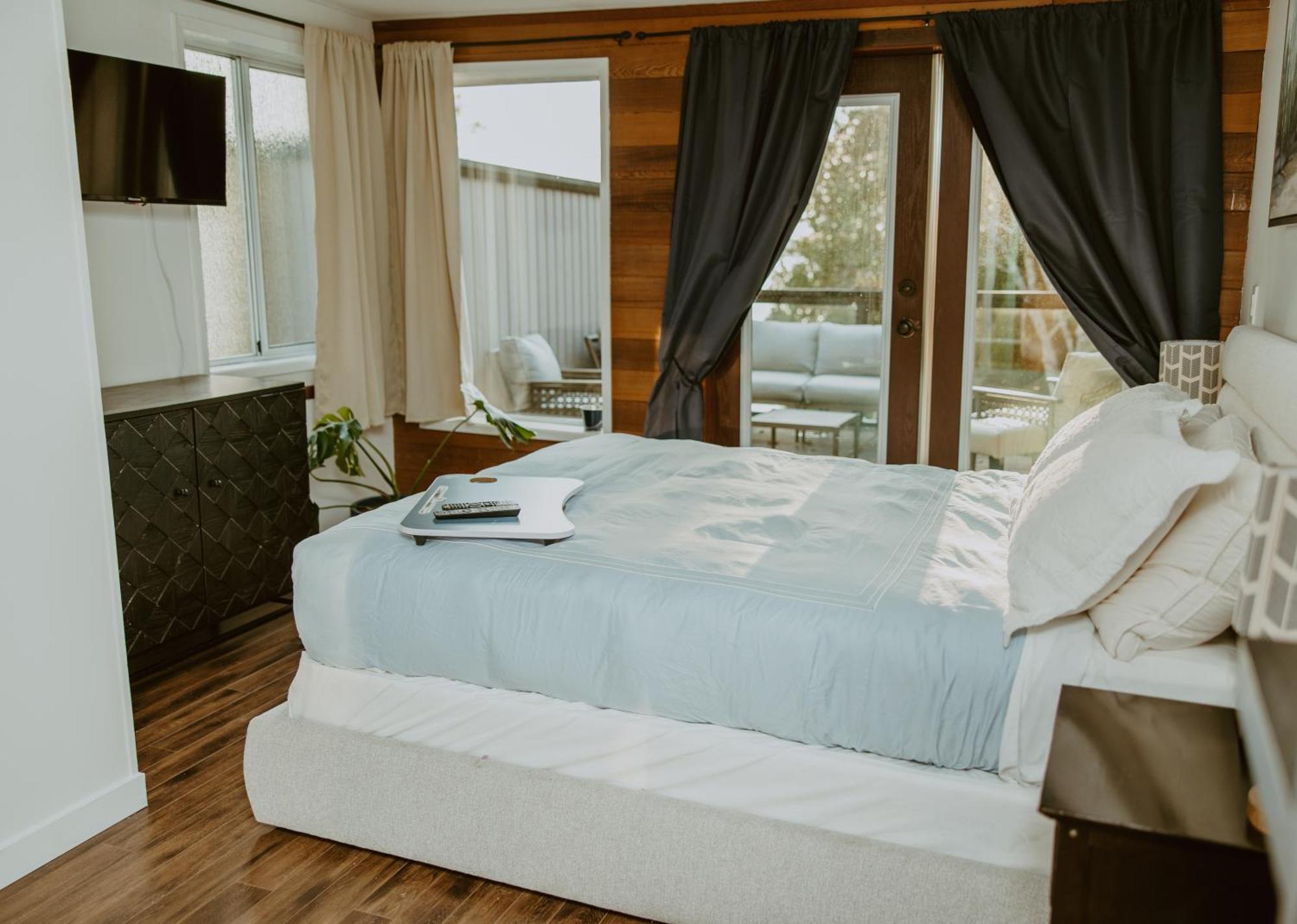 Lunar Cove Inn Charters And Tours 托菲诺 外观 照片