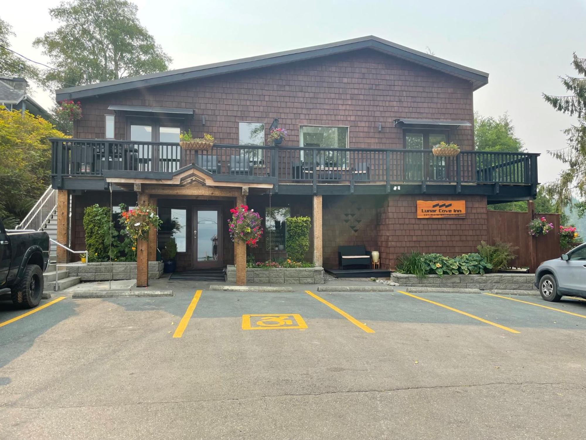 Lunar Cove Inn Charters And Tours 托菲诺 外观 照片