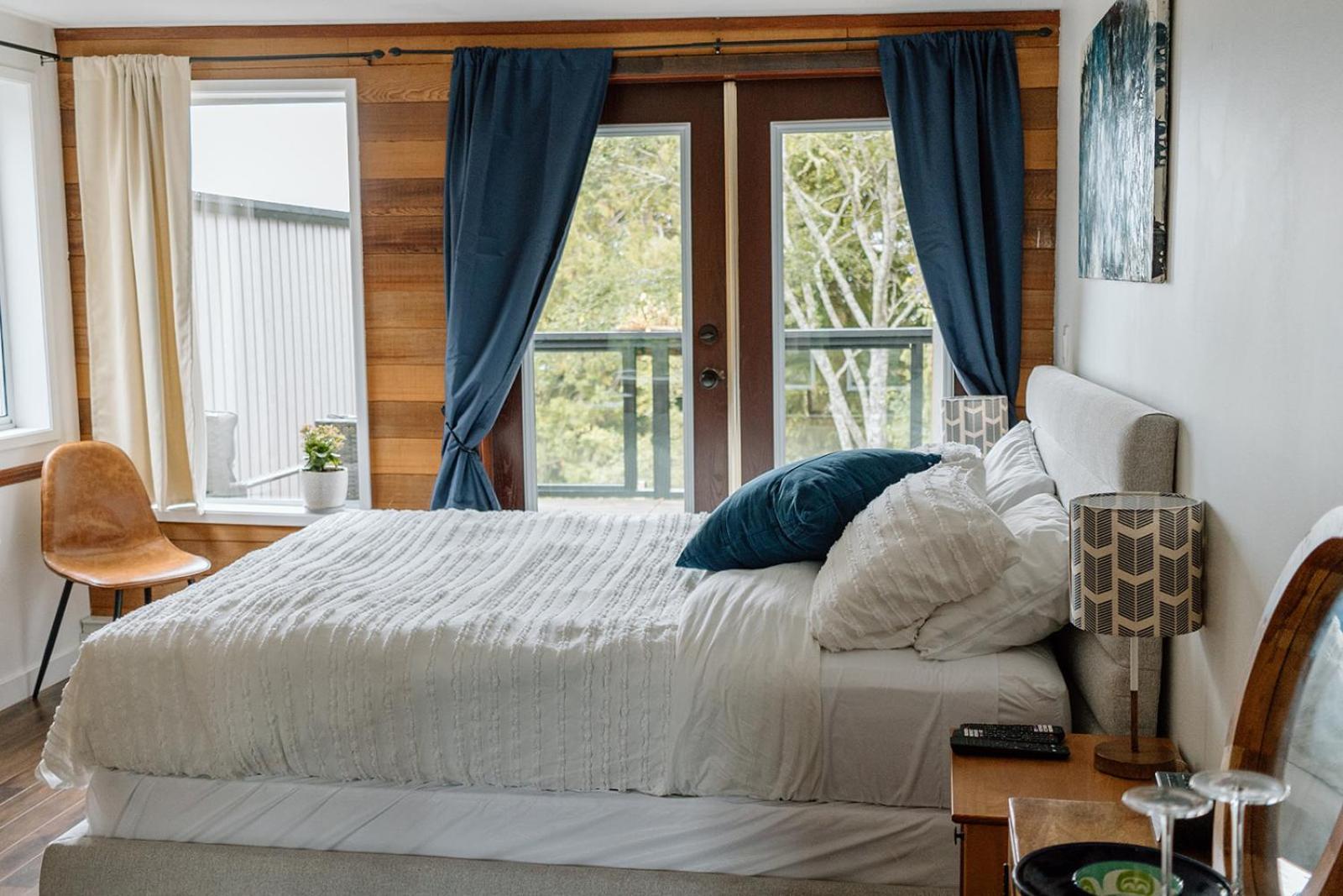 Lunar Cove Inn Charters And Tours 托菲诺 外观 照片